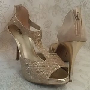 Fiomi golden glittery high heels